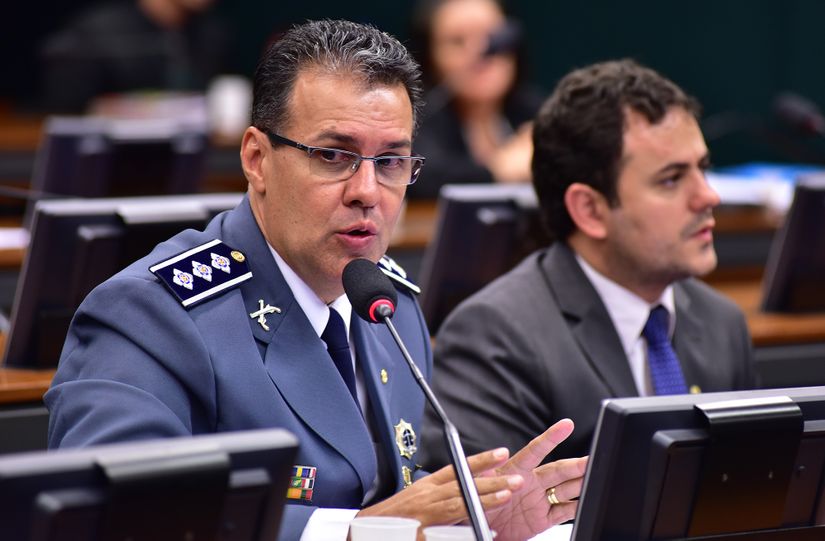 Projeto concede licença-maternidade de 180 dias para bombeira ou policial