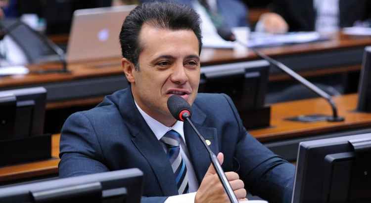 Deputados querem obrigar provedores de internet a bloquear pornografia