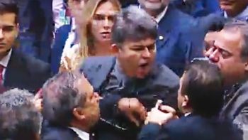 “Aqui não, vagabundo”: Medeiros promove confusão na Câmara