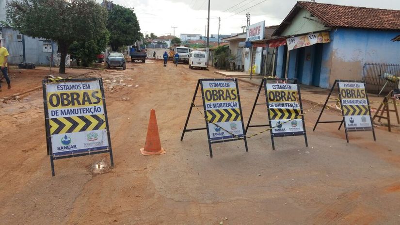 Obras para substituição de coletor de esgoto continuam na José Barriga 