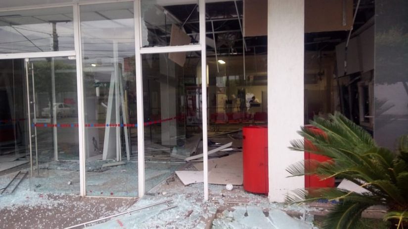 Bandidos explodem caixas eletrônicos de agência em Cuiabá
