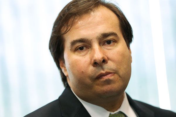 Senadores criticam declaração de Maia sobre reforma trabalhista