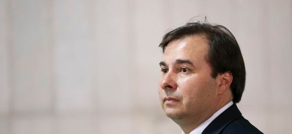 Melhor solução para o país é votar denúncia contra Temer na quarta, diz Maia