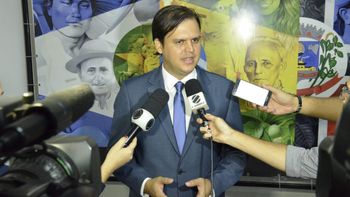 Thiago Silva apresenta projeto de combate a violência contra a mulher