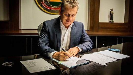 Mauro Mendes veta entrega de botão do pânico às mulheres