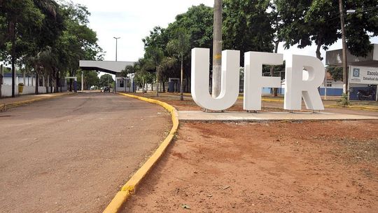 DCE da UFR publica manifesto em repúdio a cortes de Bolsonaro
