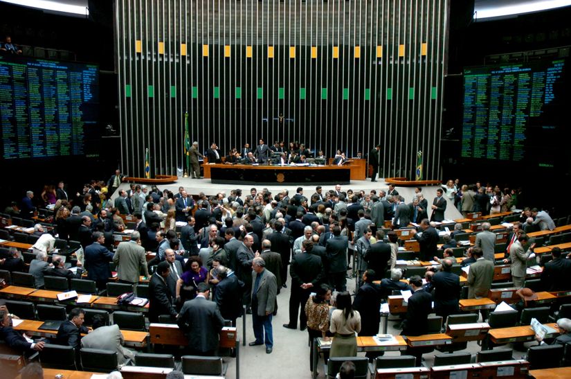 Câmara aprova texto-base de PEC que altera regras de coligações e de acesso ao Fundo Partidário