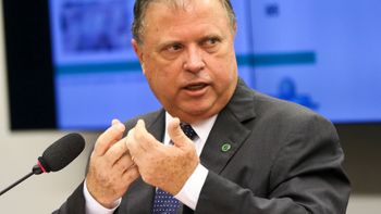 Maggi nega risco de consumo de carne de aves no país