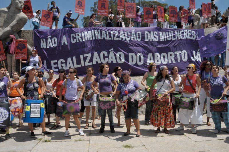 Ações sobre o aborto devem reacender debate sobre o tema no STF e no Congresso