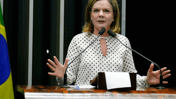 Gleisi Hoffman é reeleita presidente nacional do PT