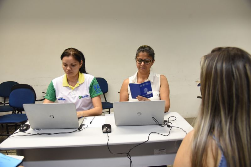 Enfermeiro, coordenador de ensino e recepcionista estão entre vagas do Sine