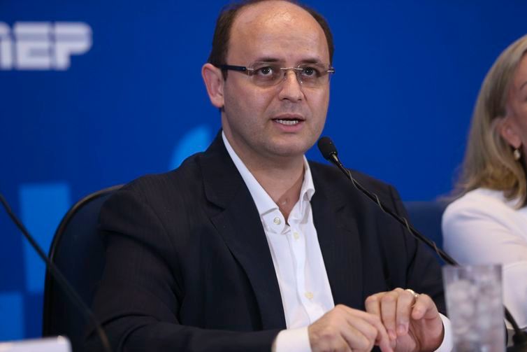 Ministro da Educação faz avaliação do primeiro dia do Enem 