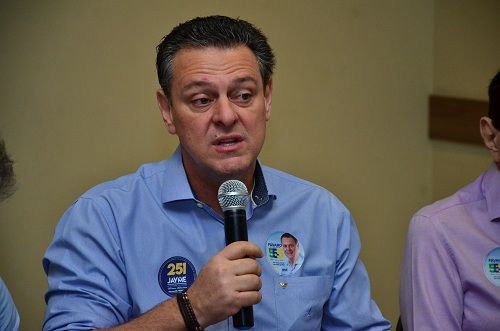 Fávaro se aproxima dos sindicatos e tenta conquistar apoio dos servidores