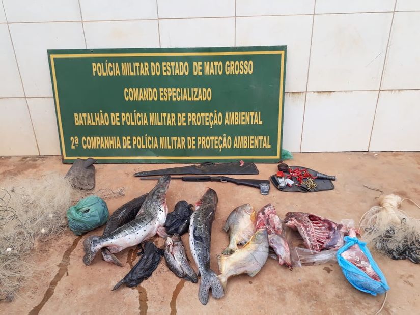 Polícia apreende pescado, espingarda e munições no Azaleia