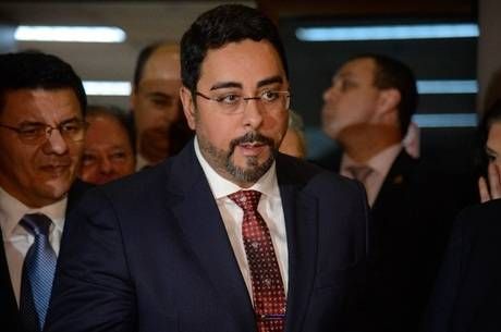 Juiz Bretas usa Twitter para justificar benefício para ele e esposa