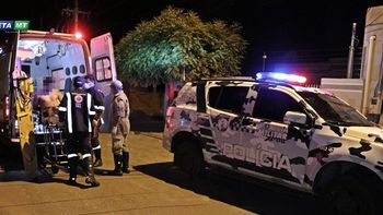 Suspeito embriago importuna vizinhos, aponta arma para PM e é baleado na perna