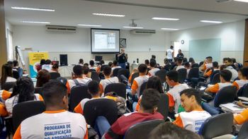 Projetos Sociais fazem palestras para 200 jovens aprendizes 