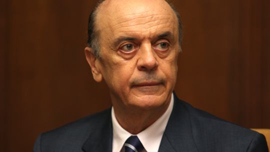 Serra pede demissão de ministério e alega problemas de saúde