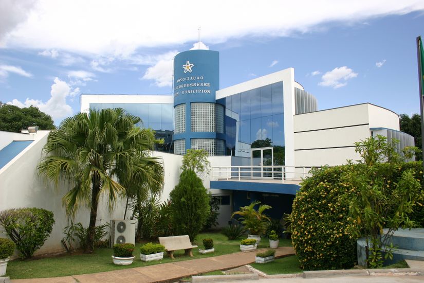 Após aprovação de contas de Taques, AMM cobra igualdade do TCE com contas das prefeituras