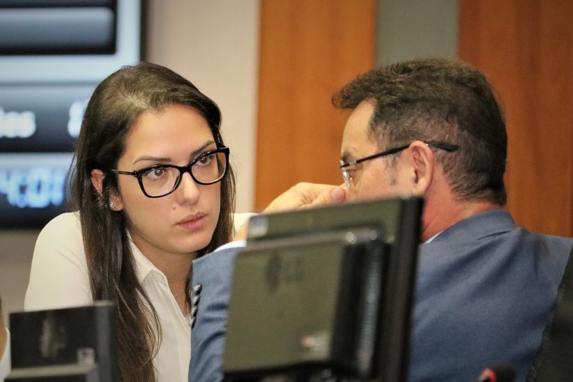 Janaina mantém articulações e discute com partidos importância de renovação