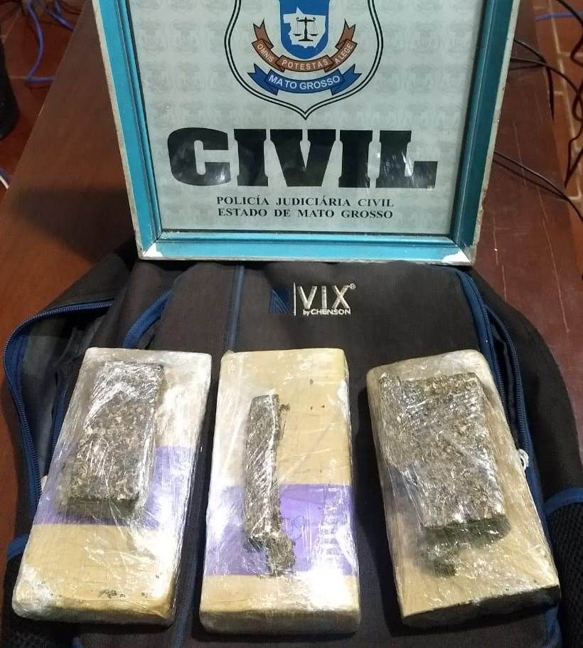 Menor é flagrado com tabletes de maconha ao descer de ônibus