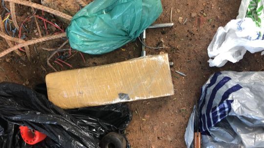 Casal é flagrado pela Polícia Civil com drogas em boca de fumo