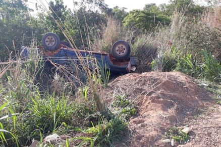 Condutor e passageiro morrem após caminhonete capotar na MT-270 