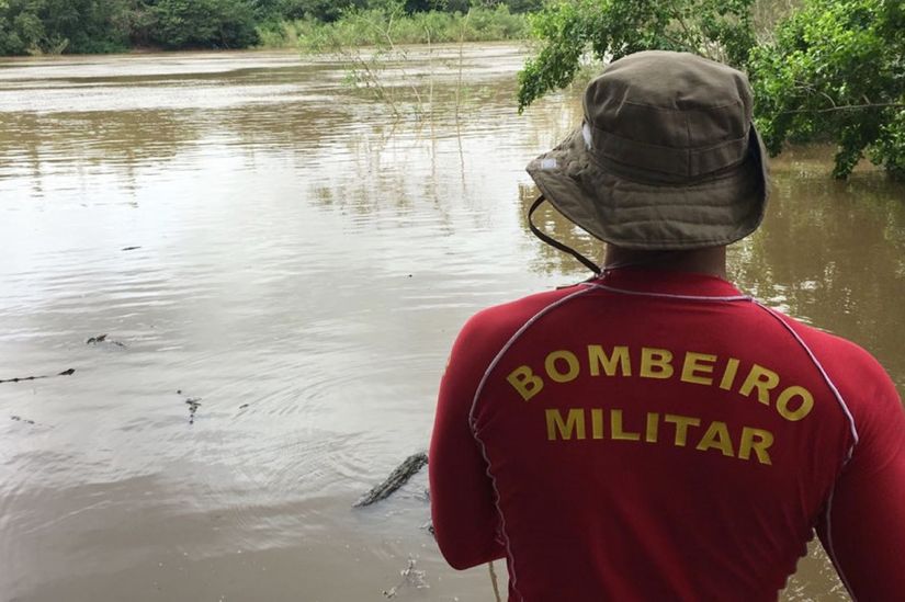 Corpo de pescador que pulou em rio para soltar linha é encontrado 