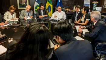 Governador avança em negociação com chineses para construção de ferrovia em MT