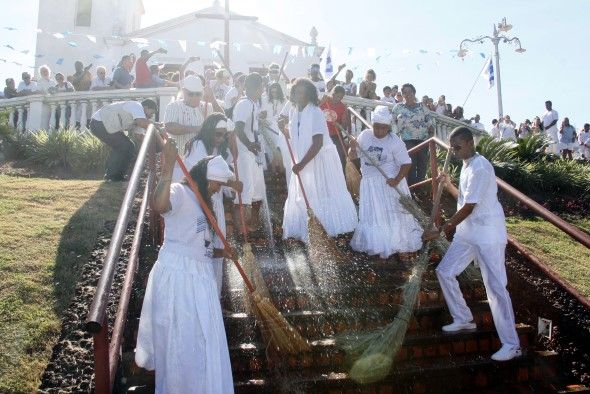 Lavagem da Escadaria une religiões em celebração ecumênica em prol da tolerância