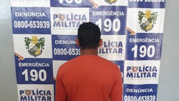 Homem é preso ao ser flagrado se masturbando dentro de supermercado 