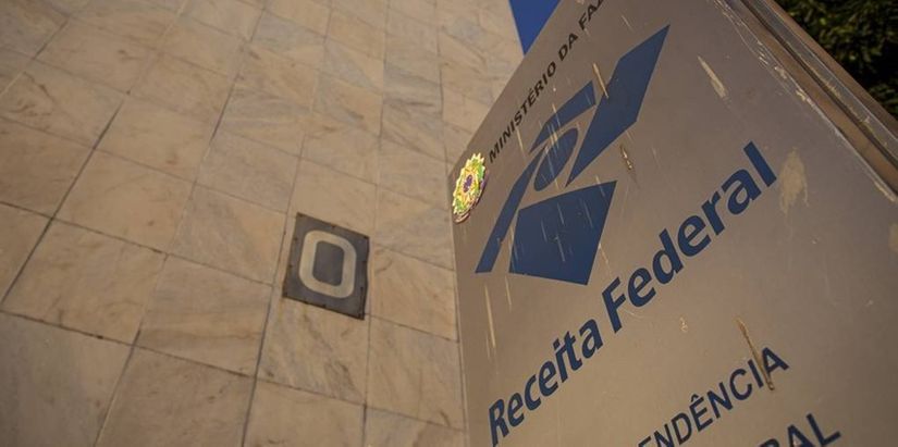 Servidor da Receita que acessou dados de Bolsonaro é denunciado