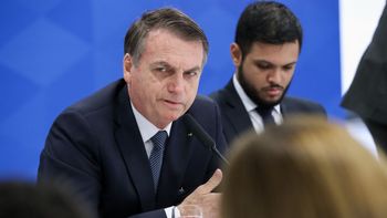 Bolsonaro: única forma de se comunicar com segurança é pessoalmente
