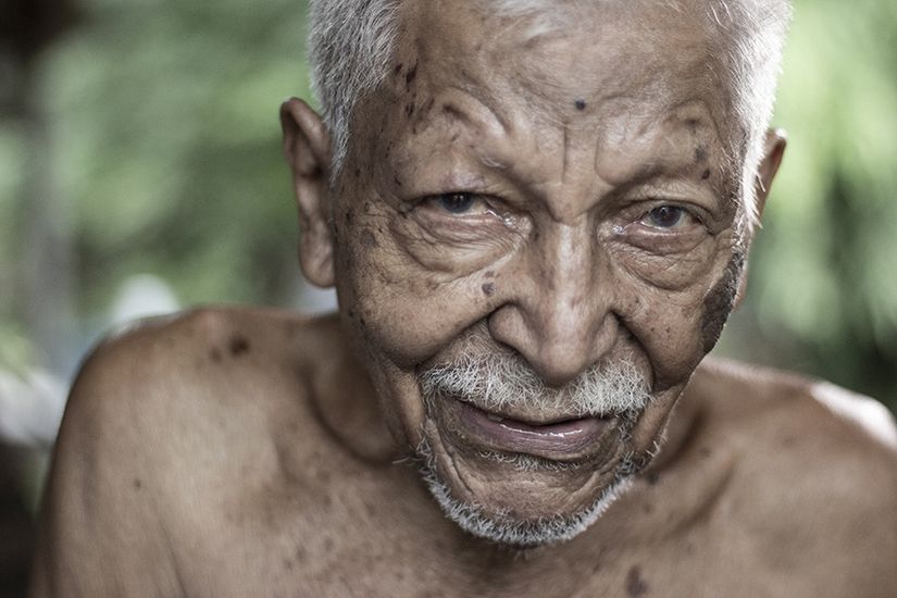 Irmãos de 84 e 86 anos são resgatados em meio a vermes e pouca comida 