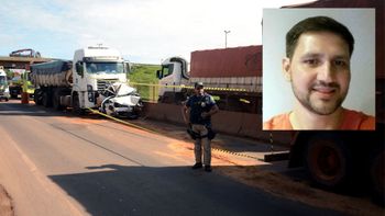  Veículo de passeio é prensado por carretas em Rondonópolis