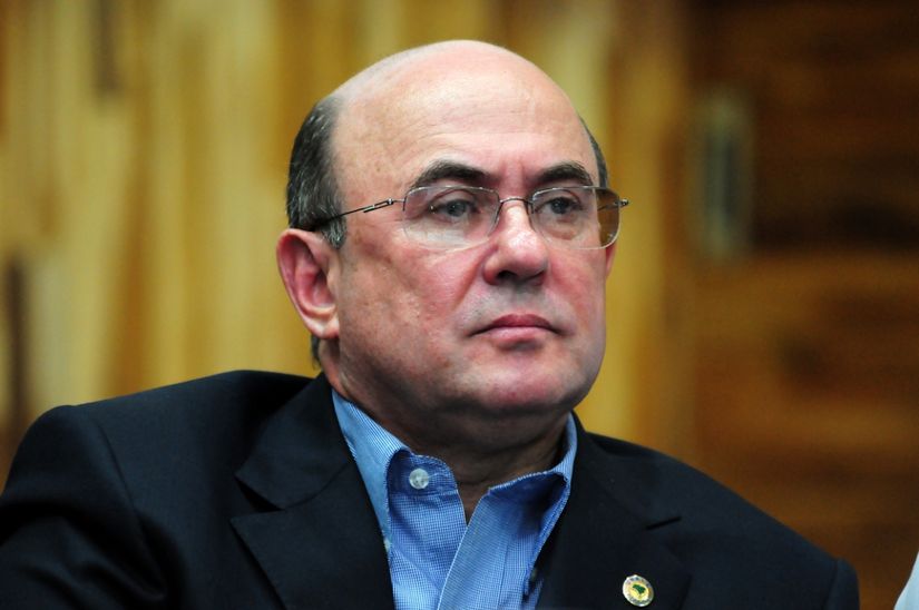 Advogado de Riva nega acordo de réu com a Justiça