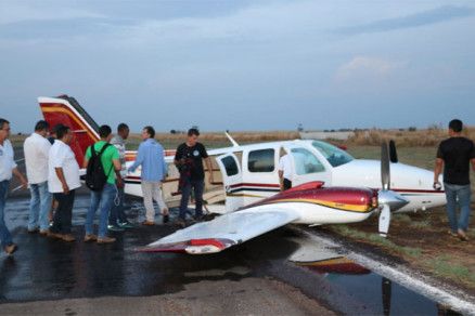 Avião de Nilson leitão faz pouso forçado em Água Boa