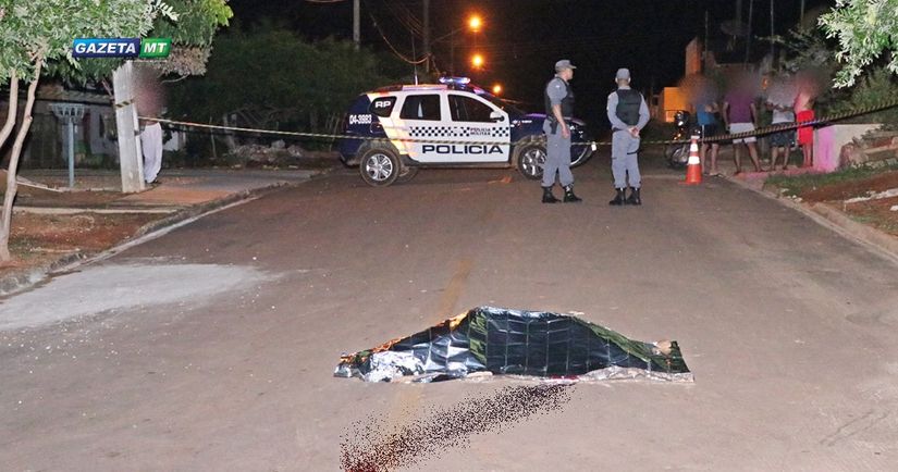 Homem é executado com tiros na cabeça no meio da rua em Rondonópolis 