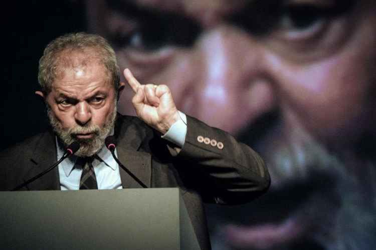 Para Instituto Lula, "perseguição" da Lava-Jato atingiu "grau de loucura"