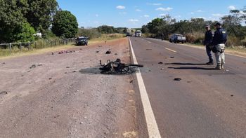 Jovem morre ao bater motocicleta de frente com carreta na BR-158