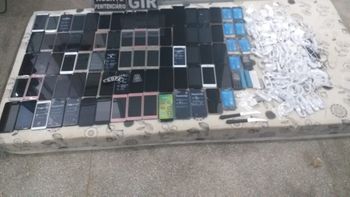 Agentes interceptam 84 celulares escondidos dentro de freezer que seria entregue a reeducando
