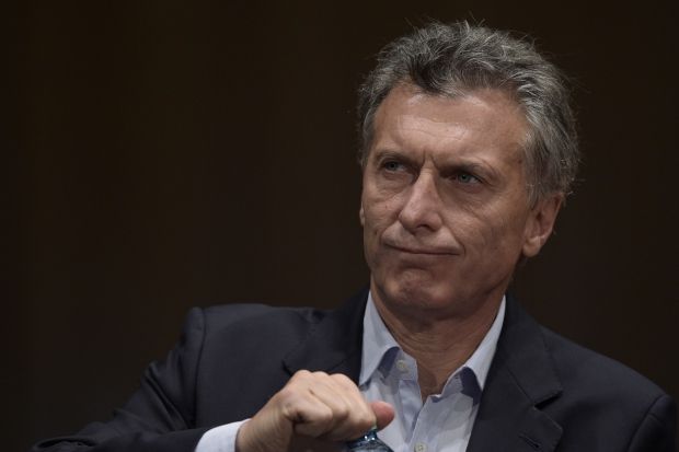Macri busca respaldo político para conter crise na Argentina