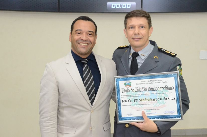 Tenente-Coronel Sandro recebe Título de Cidadão Rondonopolitano
