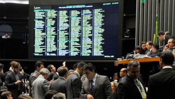 À míngua, PT novamente ficou sozinho na votação em Brasília