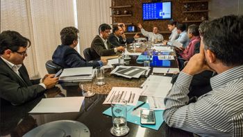 Governador discute orçamento e finanças com secretários e equipe econômica