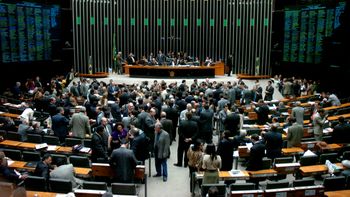 Câmara aprova texto-base de PEC que altera regras de coligações e de acesso ao Fundo Partidário