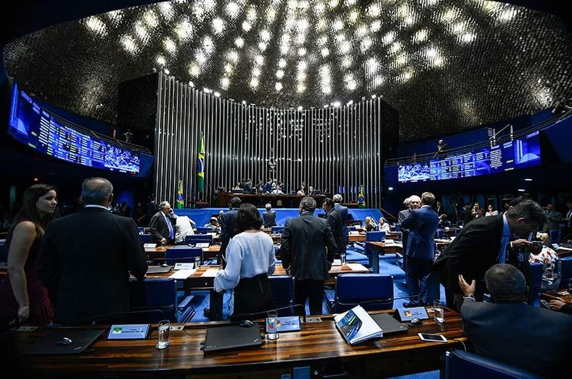 Situação financeira de estados e municípios está na pauta do Plenário