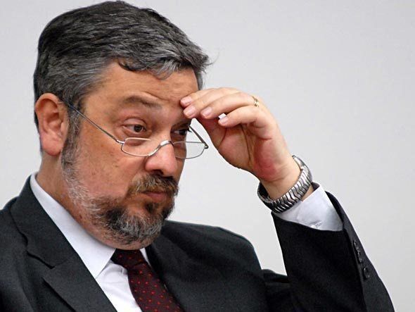 Ex-funcionária da Odebrecht nega conhecer ex-ministro Palocci em depoimento