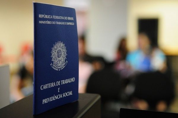 Abril tem a maior criação de emprego formal para o mês desde 2013