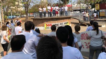 Manifestação é realizada na Praça Brasil em prol da Santa Casa